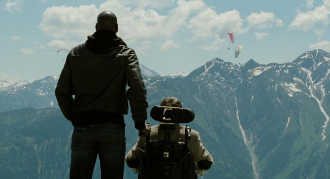 Обои картинки фото кино фильмы, 1 1 intouchables, парапланы, горы, коляска, филипп, дрисс