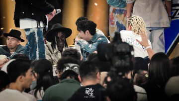 Картинка разное знаменитости ван ибо команда танцы