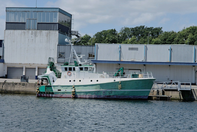 Обои картинки фото корабли, траулеры,  сейнеры,  плавбазы, траулер