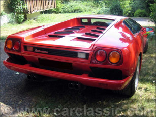 Картинка автомобили выставки уличные фото