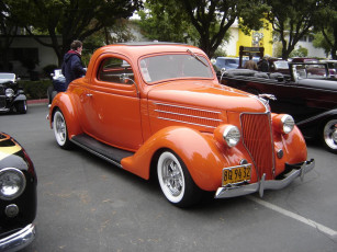 Картинка автомобили выставки уличные фото