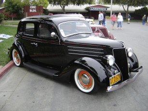 Картинка автомобили выставки уличные фото