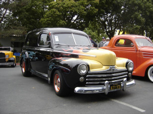 Картинка автомобили выставки уличные фото