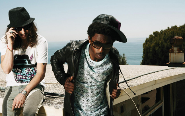 Обои картинки фото the, bloody, beetroots, crew, музыка, другое, море, очки