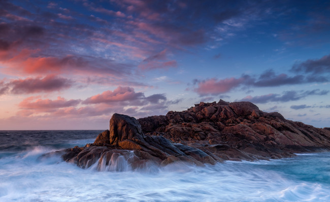 Обои картинки фото природа, побережье, закат, вода, облака, небо, гора, пейзаж, море