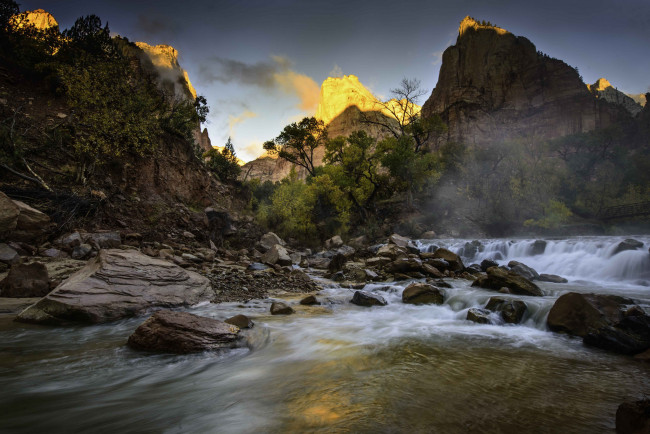 Обои картинки фото природа, реки, озера, камни, поток, река, горы, небо, деревья