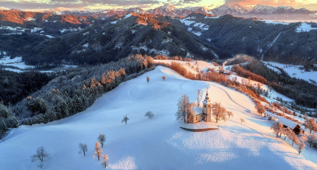 Обои картинки фото города, - католические соборы,  костелы,  аббатства, костел, панорама, зима