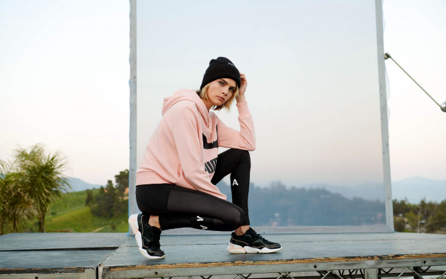 Обои картинки фото девушки, cara delevingne, поза