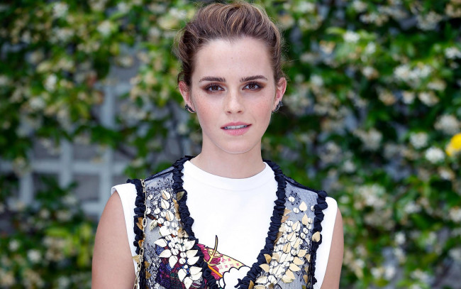Обои картинки фото девушки, emma watson, взгляд