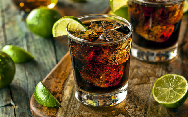 Обои картинки фото еда, напитки,  коктейль, лед, коктейль, лайм