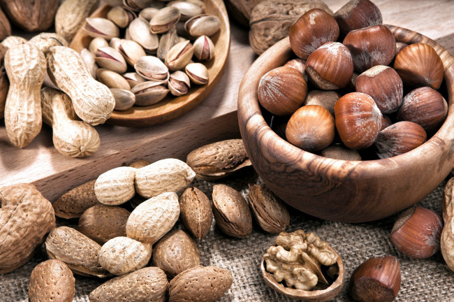 Обои картинки фото еда, орехи,  каштаны,  какао-бобы, миндаль, арахис, фундук, фисташки