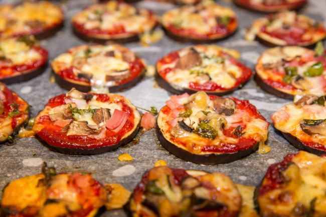 Обои картинки фото еда, пицца, мини-пицца