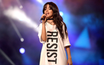 Картинка музыка camila+cabello микрофон