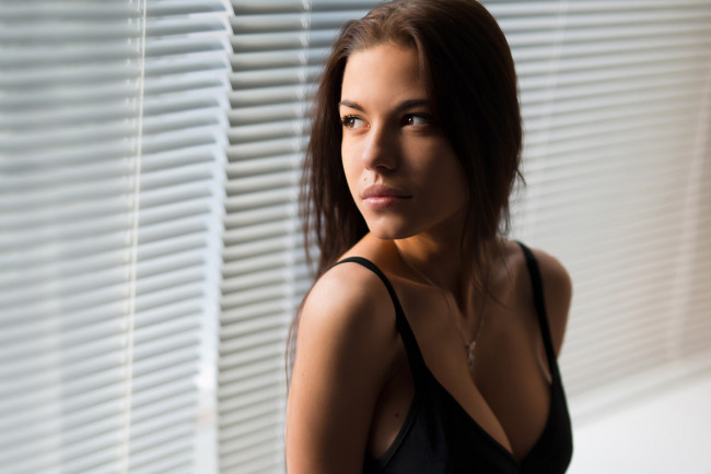 Обои картинки фото marina shimkovich, девушки, марина шимкович, marina, shimkovich, марина, шимкович, девушка, модель, брюнетка, красотка, красавица, флирт, стройная, фигура, сексуальная, секси, поза, взгляд, макияж