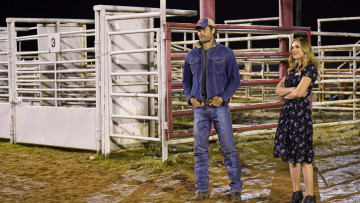 обоя кино фильмы, walker , сериал 2021 – , мужчина, женщина, загон