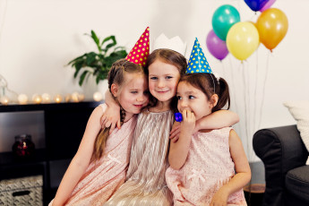 Картинка разное дети девочки колпаки шарики