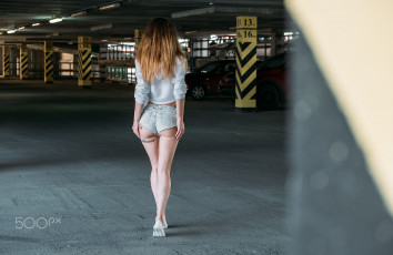 Картинка юлия+берр девушки женщины спина попа тату джинсовые шорты блондинка с водяными знаками юлия берр артем шева