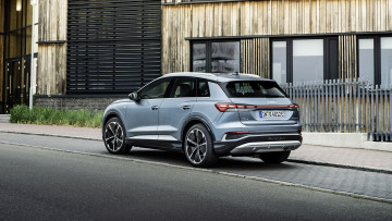 обоя audi q4 45 e-tron quattro s line, автомобили, audi, голубой, здание