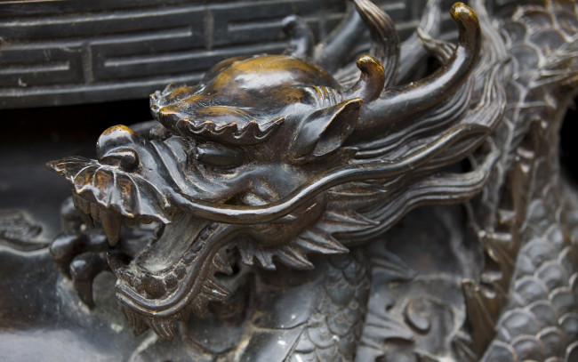 Обои картинки фото разное, рельефы, статуи, музейные, экспонаты, дракон