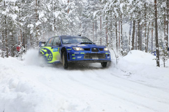 Картинка спорт авторалли subaru impreza wrc снег зима синий белый фары гонка