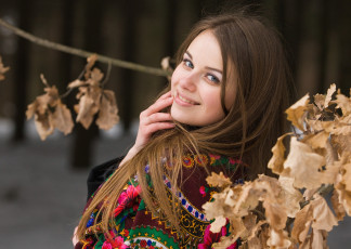 Картинка девушки -unsort+ брюнетки +шатенки платок улыбка