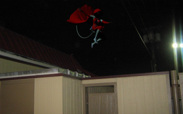 обоя 3д графика, fantasy , фантазия, девушка, кошка, плащ, дом, полет, ночь