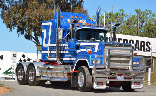 Обои картинки фото mack, автомобили, тяжелые, грузовики, сша, trucks, inc