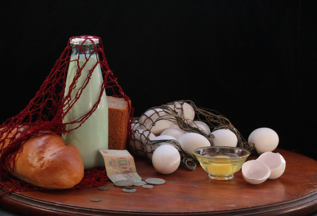Обои картинки фото ностальжи, еда, натюрморт, яйца, рубль, батон, кефир