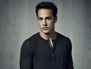 Картинка michael+trevino мужчины взгляд