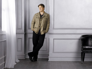 обоя мужчины, nathan filion, поза