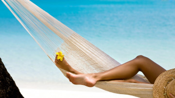 Картинка девушки -unsort+ женские+прелести плюмерия ножки гамак