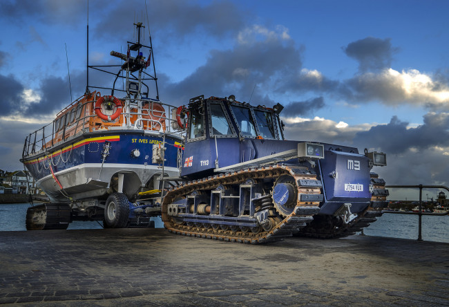 Обои картинки фото техника, тракторы на гусенецах, буксировка