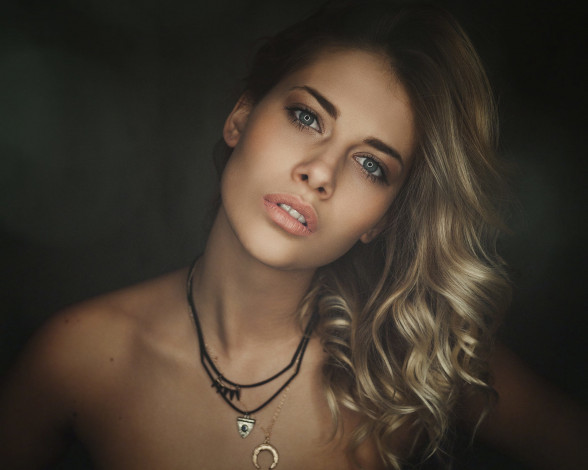 Обои картинки фото девушка, девушки, -unsort , лица,  портреты, модель, lorina