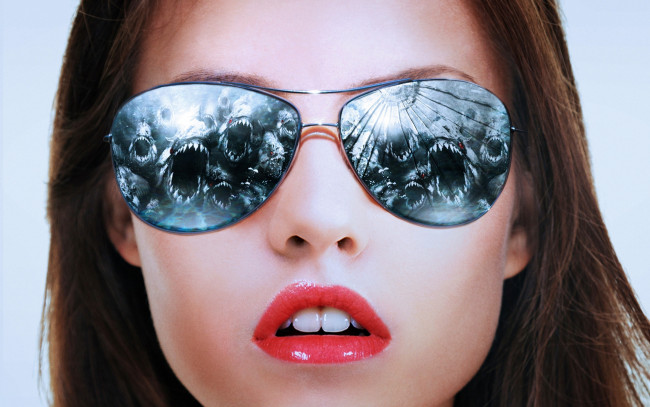 Обои картинки фото кино фильмы, piranha 3d, лицо, очки, монстры, модель, daniela, panabeyker