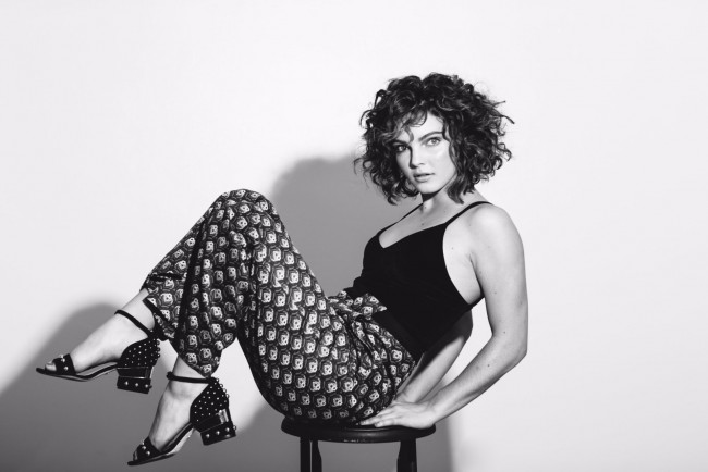 Обои картинки фото камрен бикондова , camren bicondova, девушки, -unsort , Черно-белые обои, актриса, девушка, celebrities, camren, bicondova, monochrome, модель, камрен, бикондова