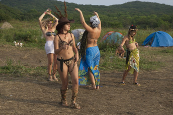 Картинка девушки -unsort+ группа+девушек подруги отдых