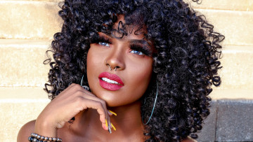 Картинка девушки -+лица +портреты пирсинг макияж кудряшки