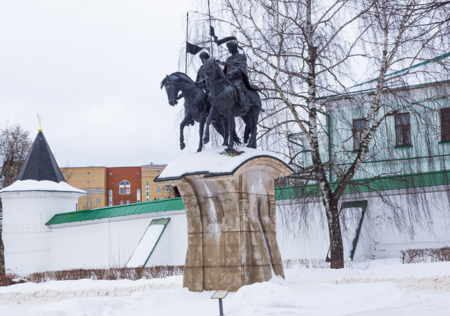 Обои картинки фото города, дмитров , россия, памятник, князьям, борису, и, глебу, исторический, дмитров, московская, область, борисоглебский, монастырь