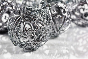 Картинка праздничные украшения шарики