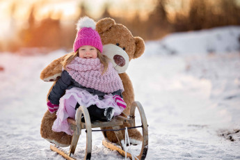 Картинка разное дети девочка мишка санки