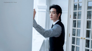 Картинка мужчины xiao+zhan актер рубашка жилет здание