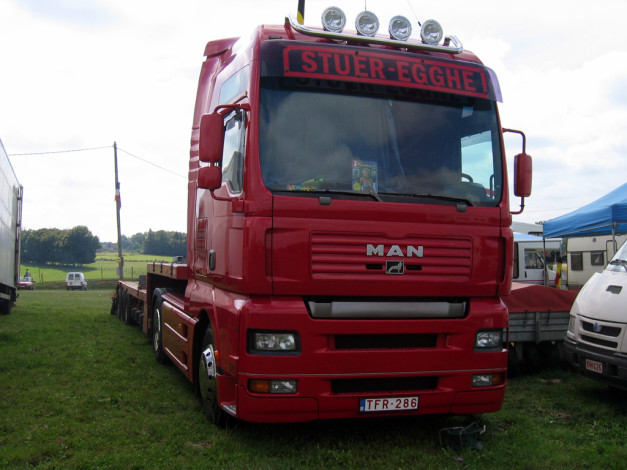 Обои картинки фото автомобили, man