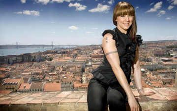 Картинка музыка melanie chisholm город панорама крыша