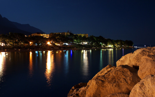 Обои картинки фото города, огни, ночного, отражение, вода, город, ночь