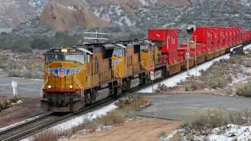 Картинка техника локомотивы горы рельсы семафор контейнеры