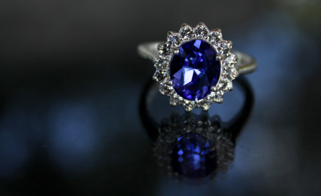 Обои картинки фото разное, украшения, аксессуары, веера, кольцо, сапфир