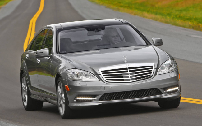 Обои картинки фото автомобили, mercedes, benz, дорога, скорость, линия, mercedes-benz, трава, лето