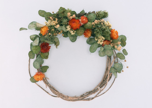 Обои картинки фото цветы, букеты, композиции, лепестки, венок