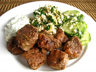 Картинка еда мясные+блюда мясо огурцы рис соус