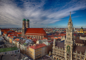 Картинка мюнхен+ германия города крыши munich bavaria germany munich+town+hall marienplatz frauenkirche бавария новая+ратуша площадь+мариенплац фрауэнкирхе собор здания ратуша панорама